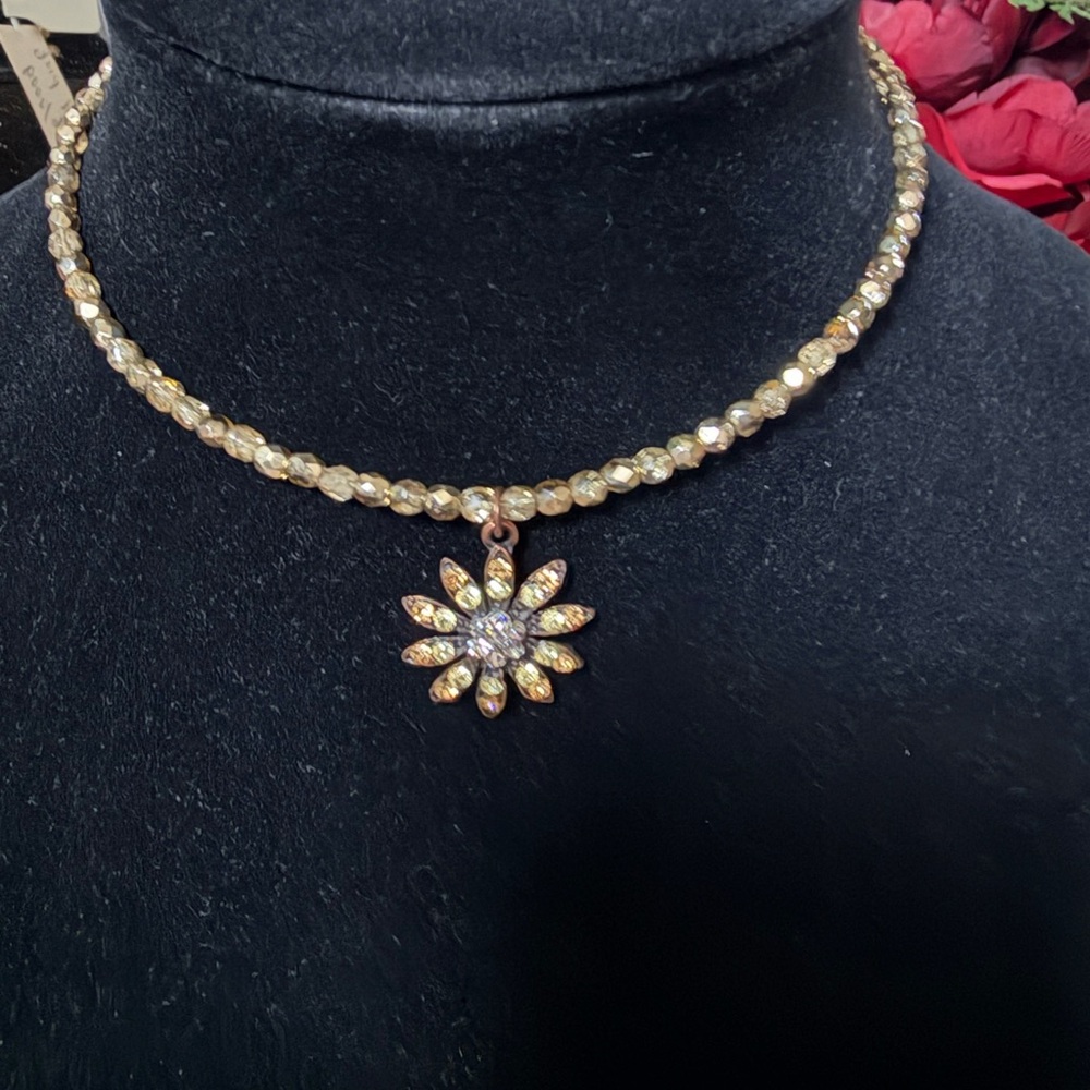 Elegant Gold Chrystal Beaded Daisy Choker Necklace